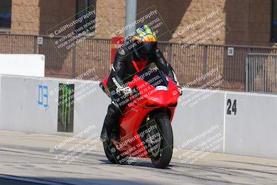 media/Aug-26-2022-Fastrack Riders (Fri) [[055e3b3c9d]]/level 2/Session 1 Start Finish/